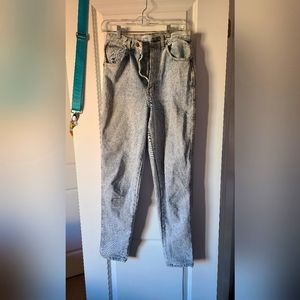 The PERFECT high waisted acid wash 80s jeans